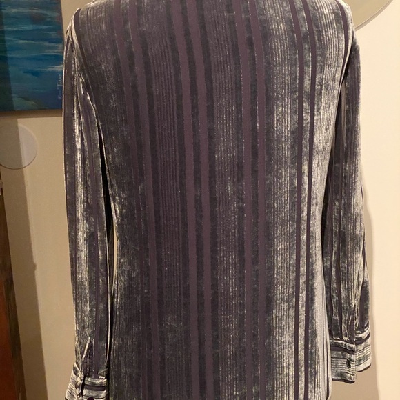 Express Velvet Pee-k-boo Blouse - Picture 5 of 8